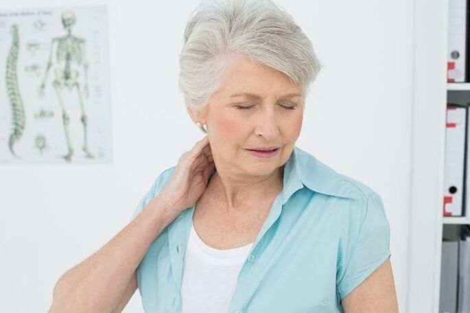 Osteocondrosis cervical en una anciana